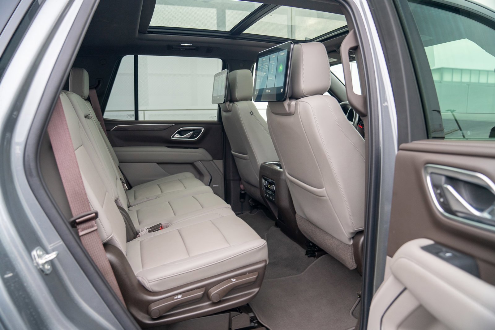 Used 2021 Chevrolet Tahoe Z71 w/ Z71 Off-Road Package image 26