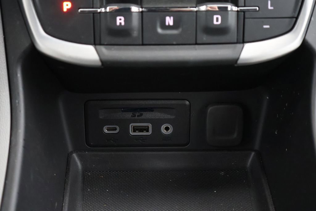 Used 2024 GMC Terrain SLT w/ LPO, Floor Liner Package image 21