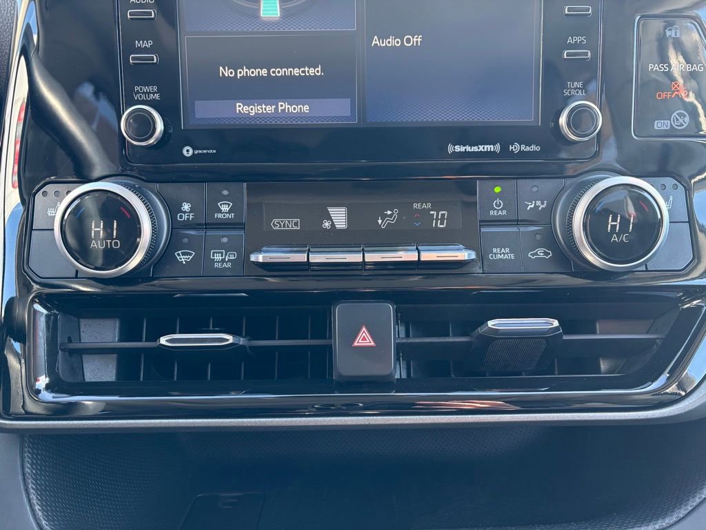 Certified 2021 Toyota Highlander XLE image 28