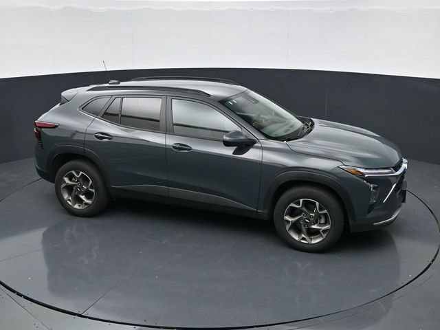 Used 2025 Chevrolet Trax LT w/ LT Convenience Package FWD image 30