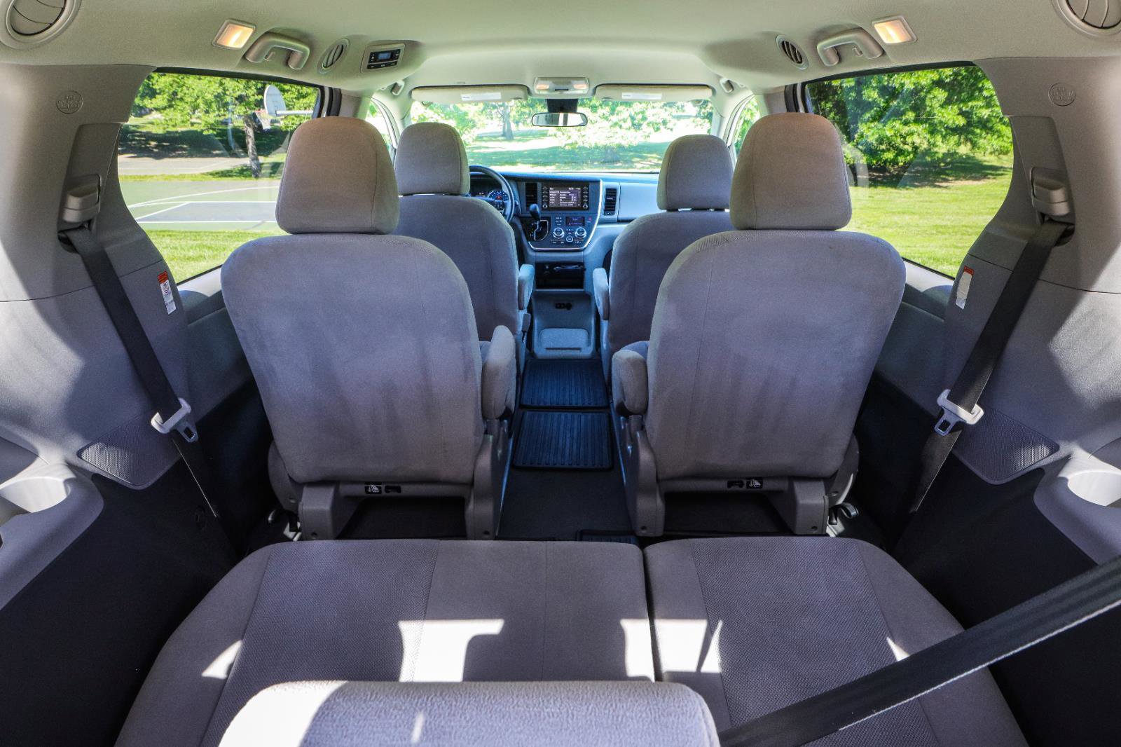Used 2019 Toyota Sienna L FWD image 33