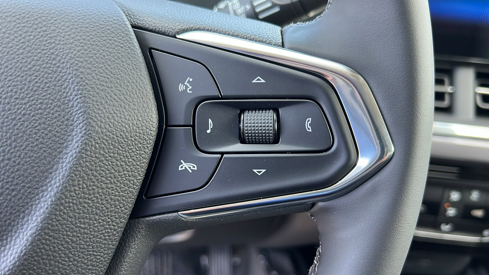 New 2025 Chevrolet Trax ACTIV w/ Driver Confidence Package image 25