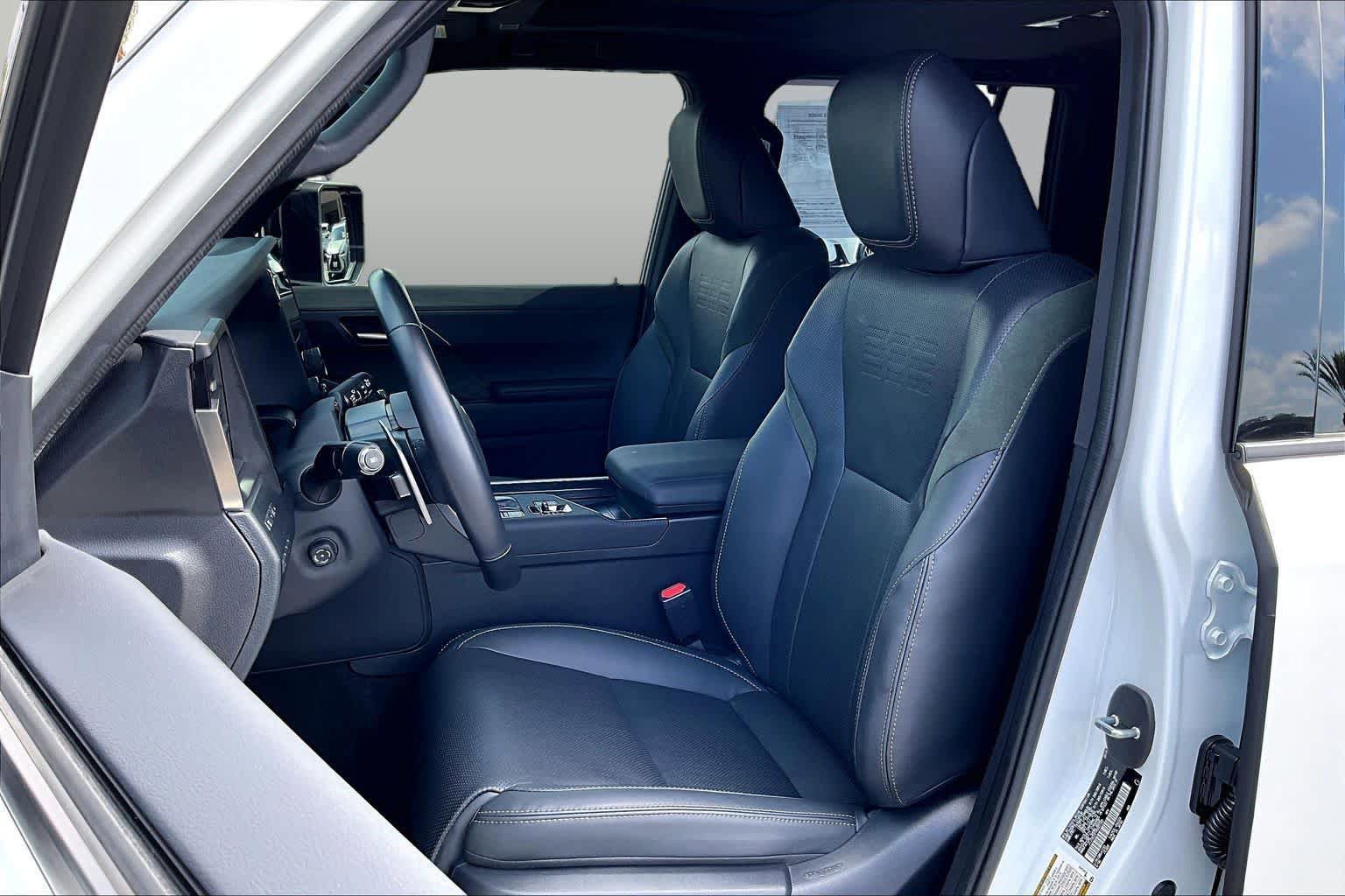 Used 2024 Lexus GX 550 AWD/4WD image 7