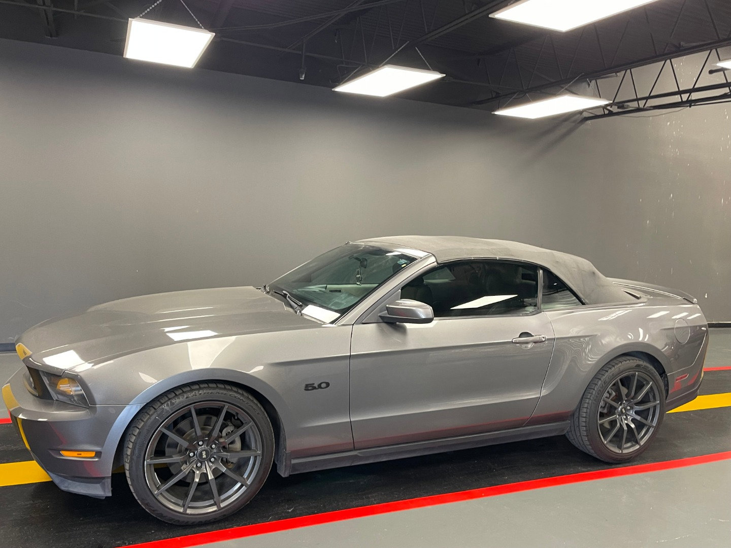 Used 2011 Ford Mustang GT RWD image 19