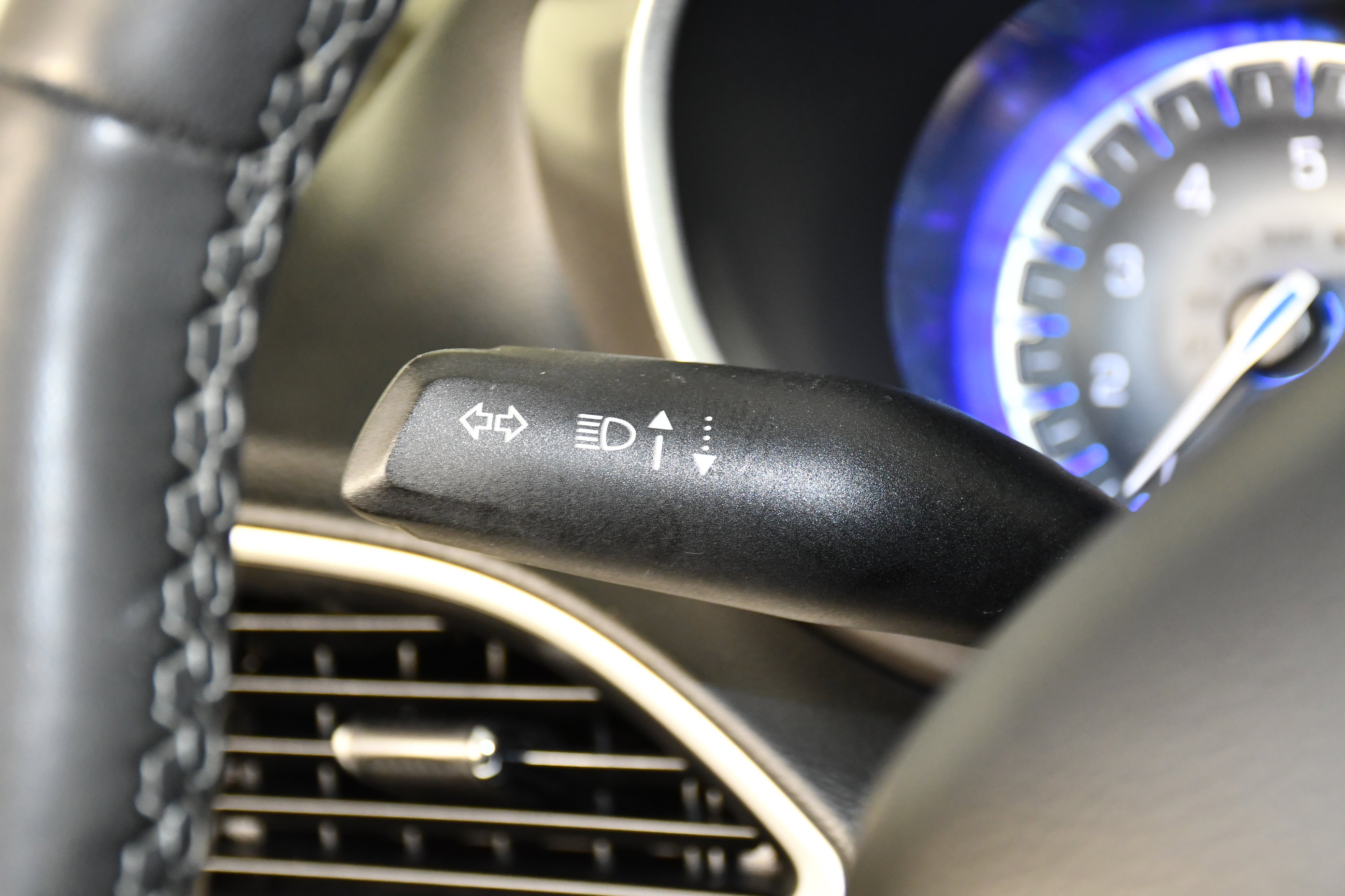 Used 2023 Chrysler Pacifica Touring-L image 23