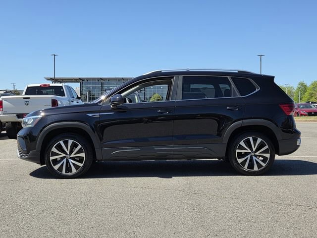 Used 2023 Volkswagen Taos SE image 2