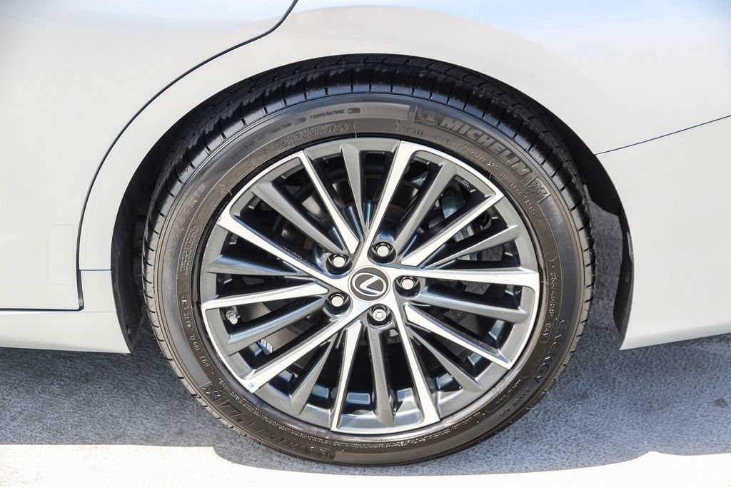 Certified 2024 Lexus ES 300h w/ Premium Package FWD image 12
