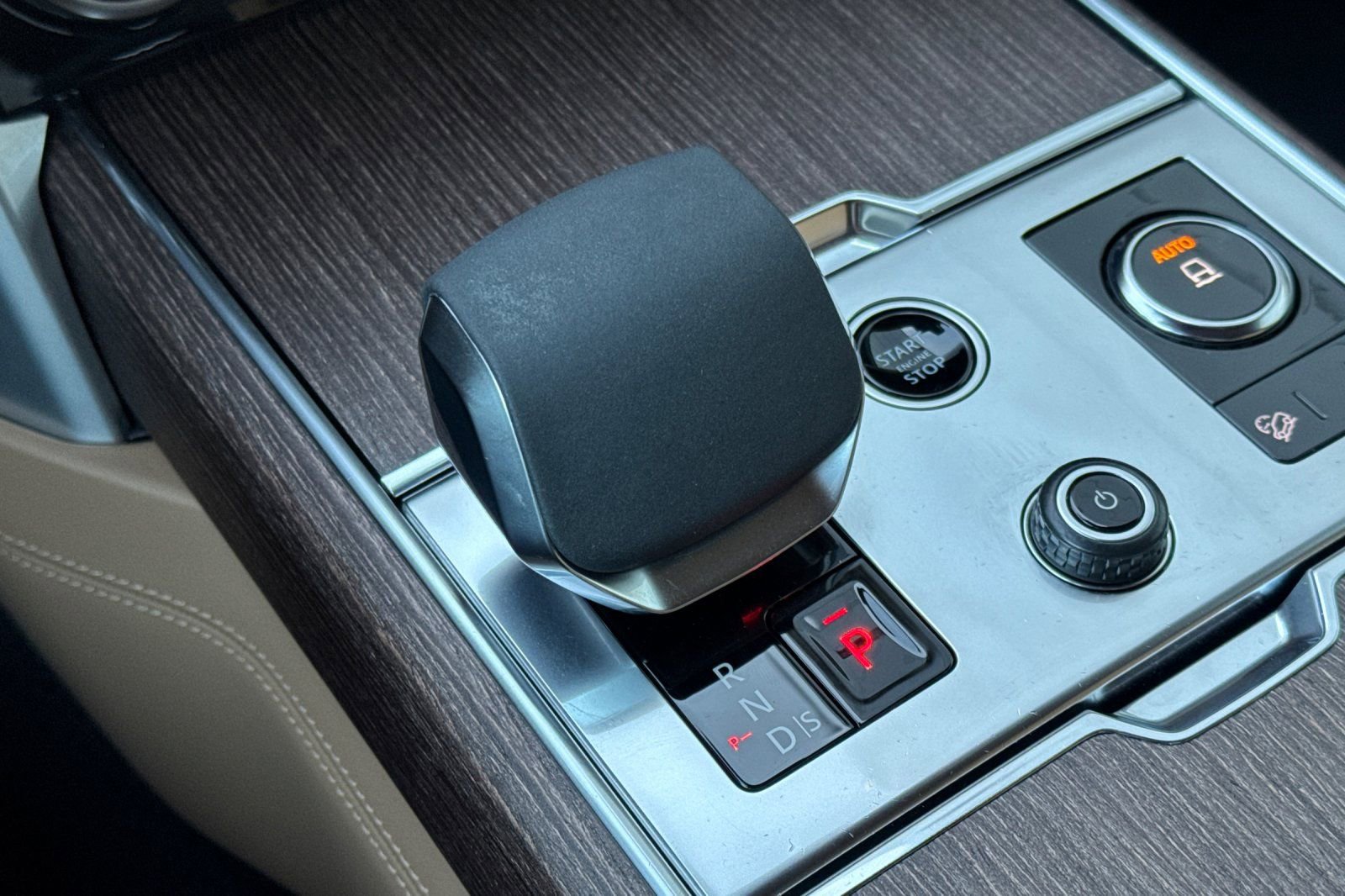 Certified 2023 Land Rover Range Rover Long Wheelbase SE image 25