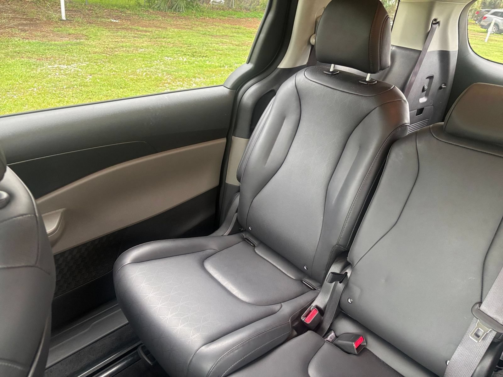 Used 2026 Kia Carnival FWD image 41