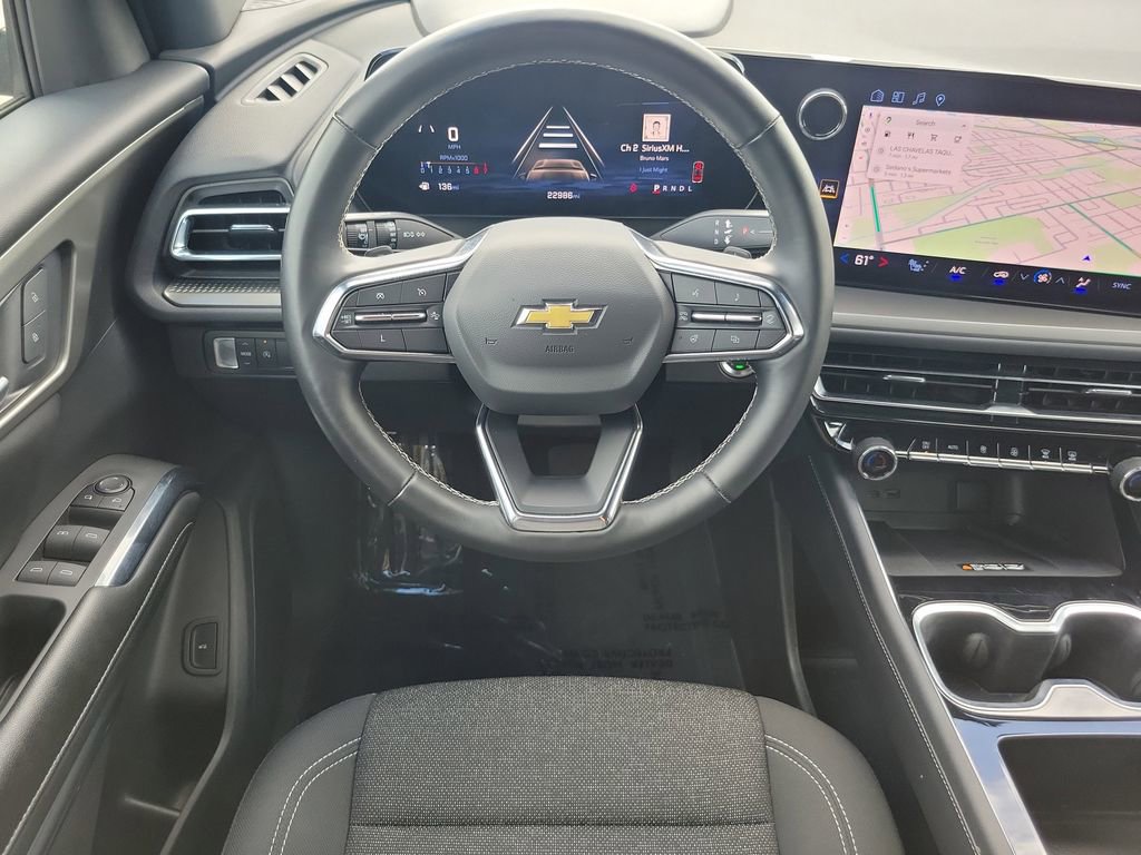 Used 2025 Chevrolet Traverse LT image 16