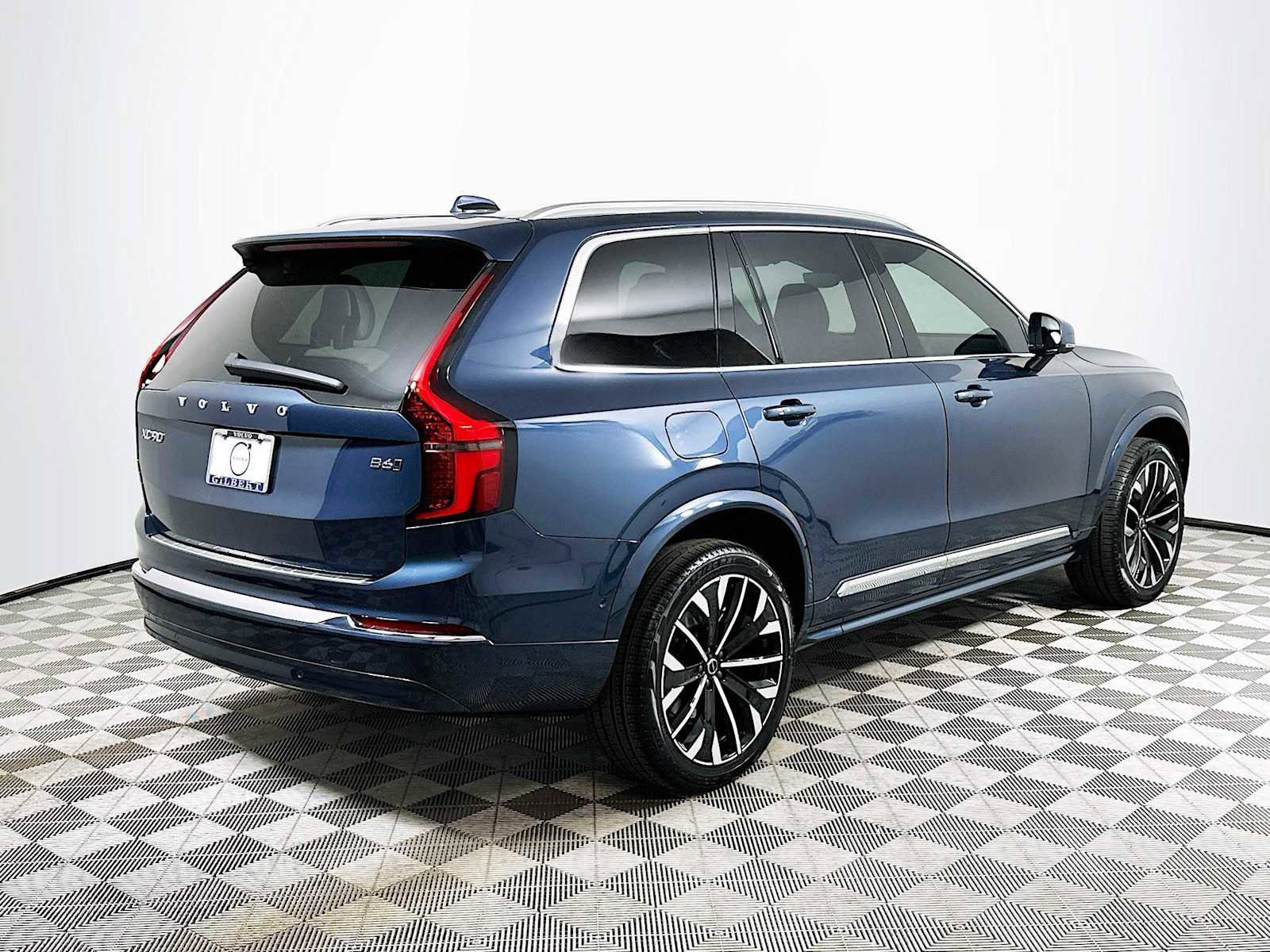 New 2026 Volvo XC90 B6 Plus w/ Protection Package Premier image 7
