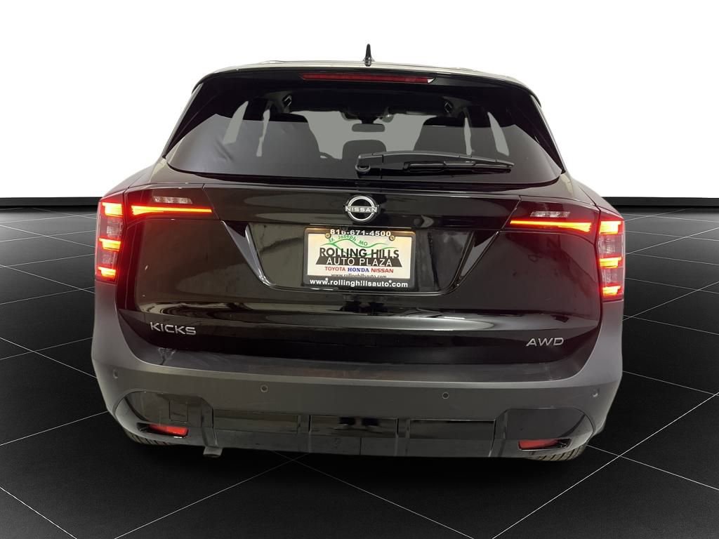 Used 2025 Nissan Kicks SV image 4