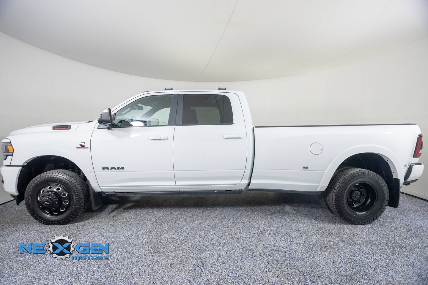 Used 2021 RAM 3500 Laramie AWD/4WD image 4