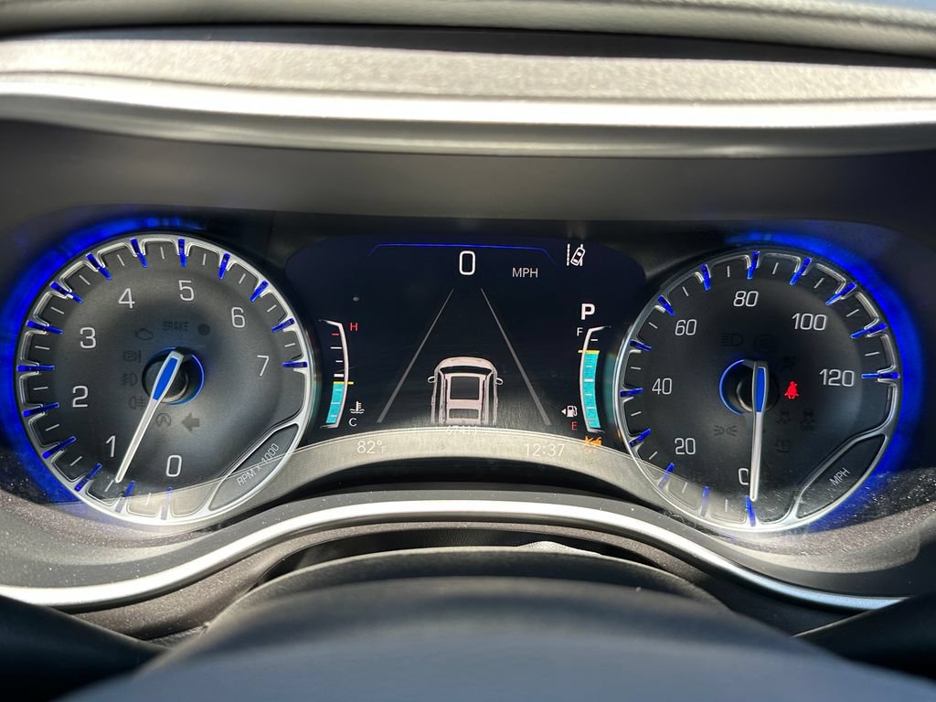 Used 2023 Chrysler Pacifica Touring-L FWD image 22