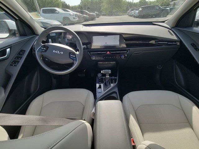 Used 2025 Kia Niro EX FWD image 2