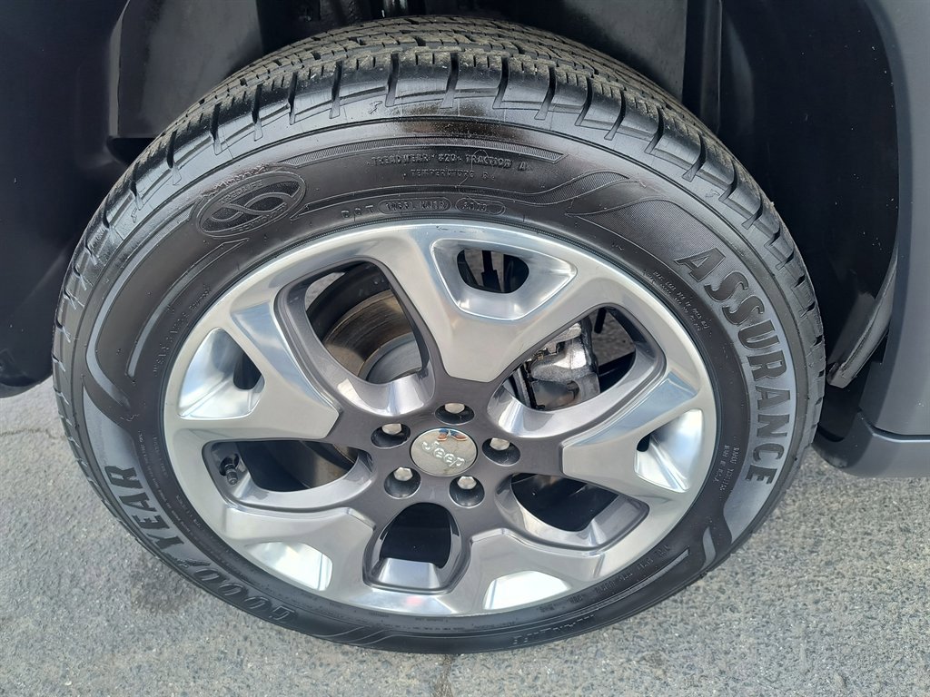 Used 2018 Jeep Compass Limited AWD/4WD image 12