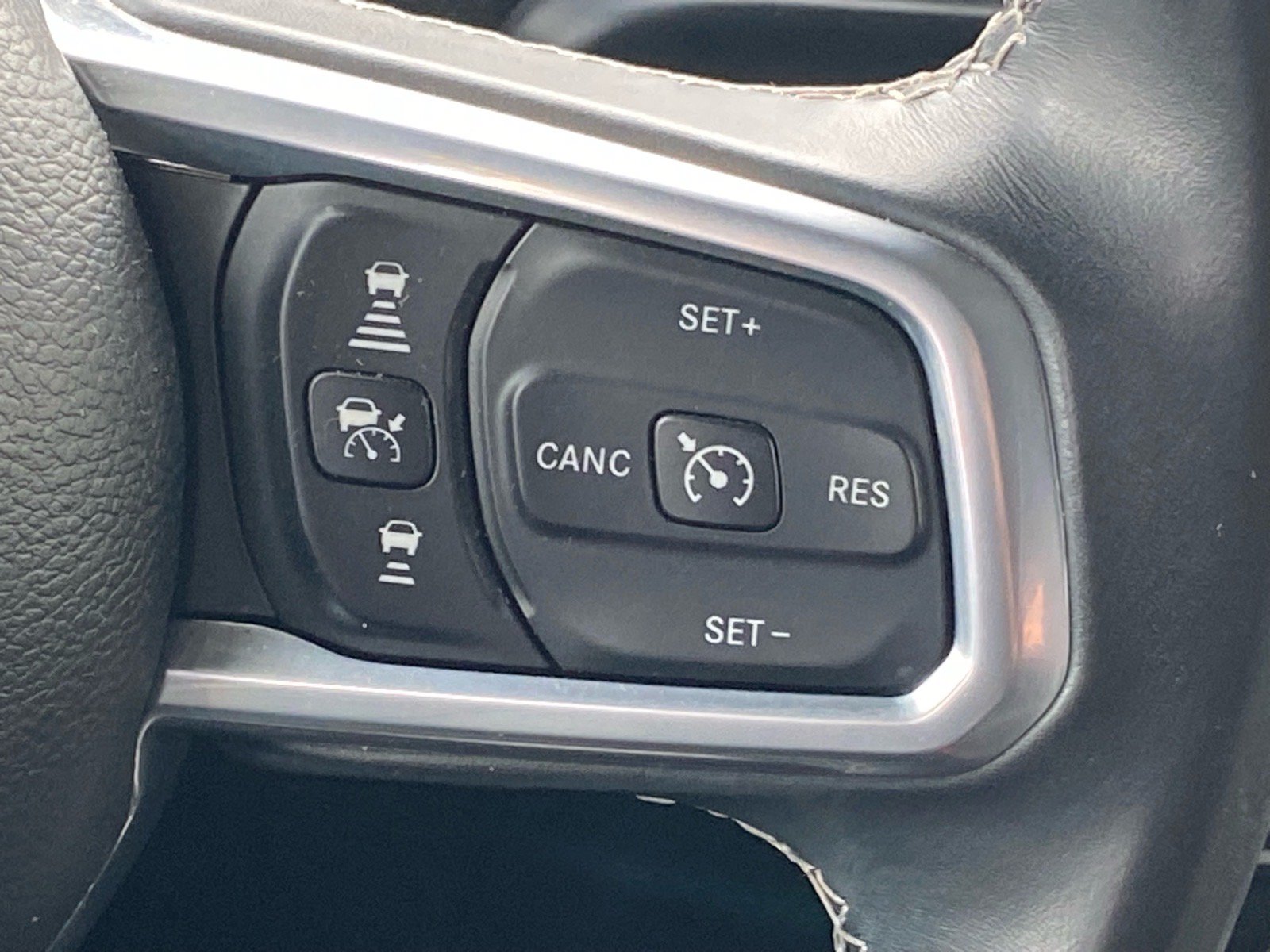 Used 2022 Jeep Wrangler Unlimited Sahara w/ Safety Group AWD/4WD image 5