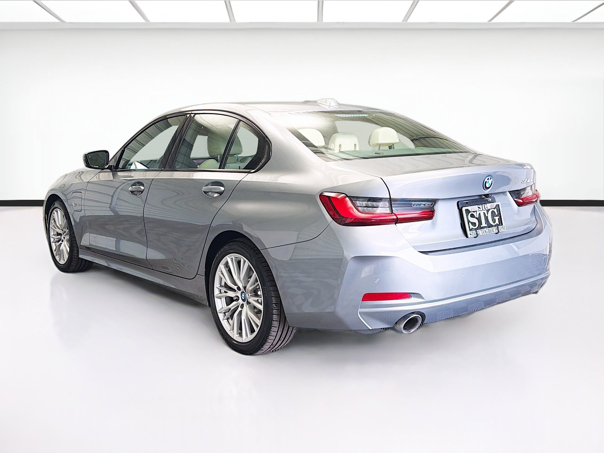 Used 2023 BMW 330e w/ Driving Assistance Package image 6