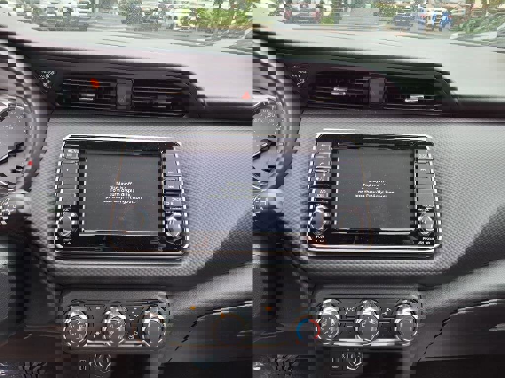 New 2025 Nissan Kicks Play S image 9