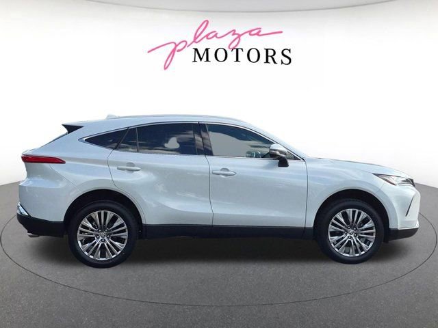 Used 2024 Toyota Venza XLE AWD/4WD image 4