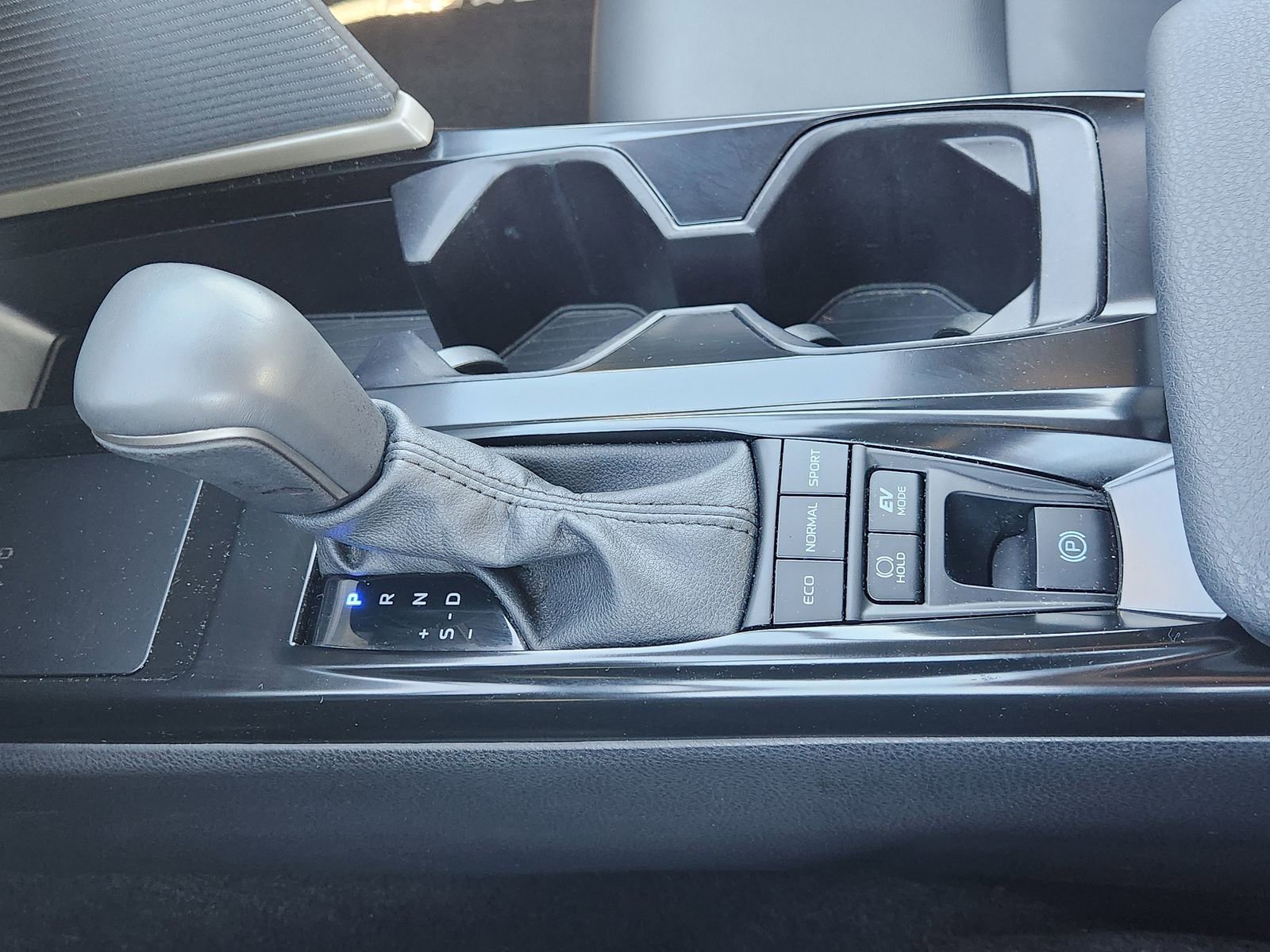 Used 2025 Toyota Camry SE w/ Convenience Package image 24