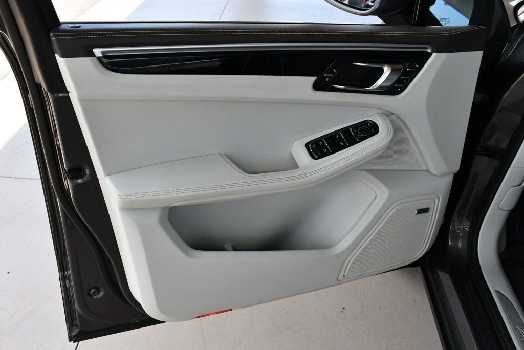 Used 2017 Porsche Macan S image 11