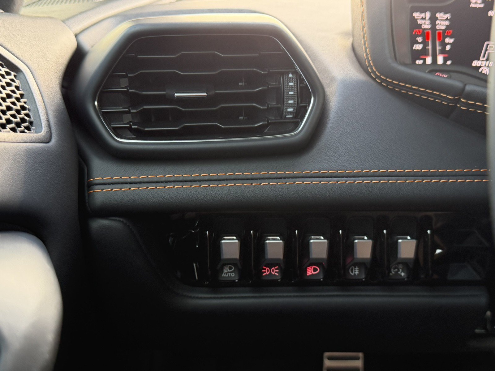 Used 2022 Lamborghini Huracan EVO RWD image 13