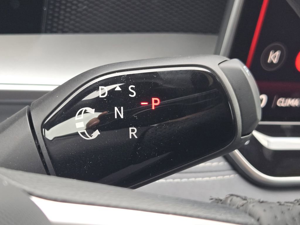 New 2026 Volkswagen Tiguan SE R-Line image 18