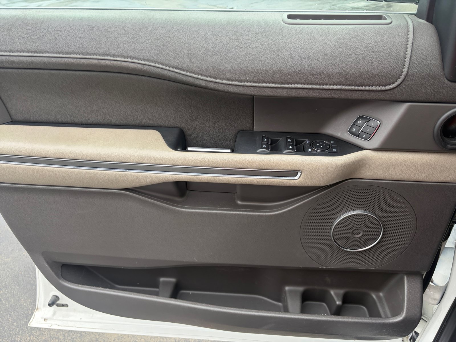 Used 2020 Ford Expedition Max XLT w/ Equipment Group 202A AWD/4WD image 19