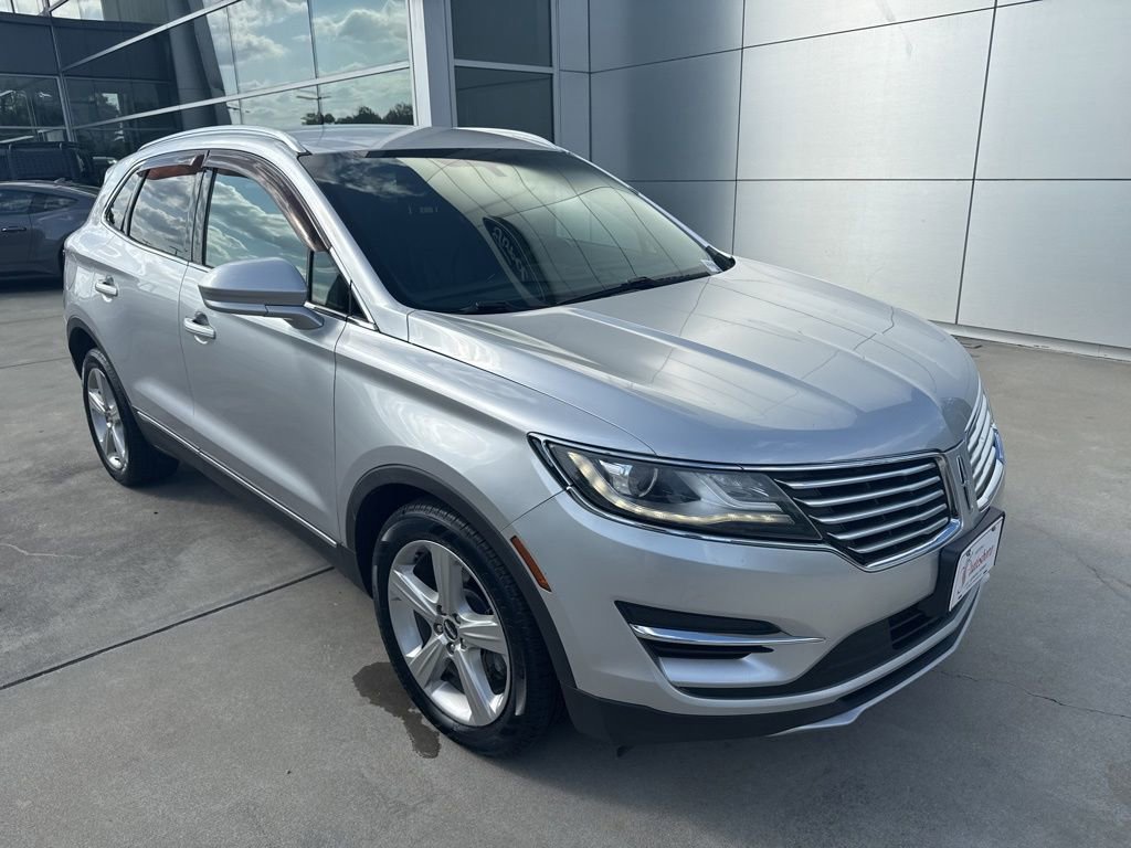 Used 2017 Lincoln MKC Premiere FWD image 1