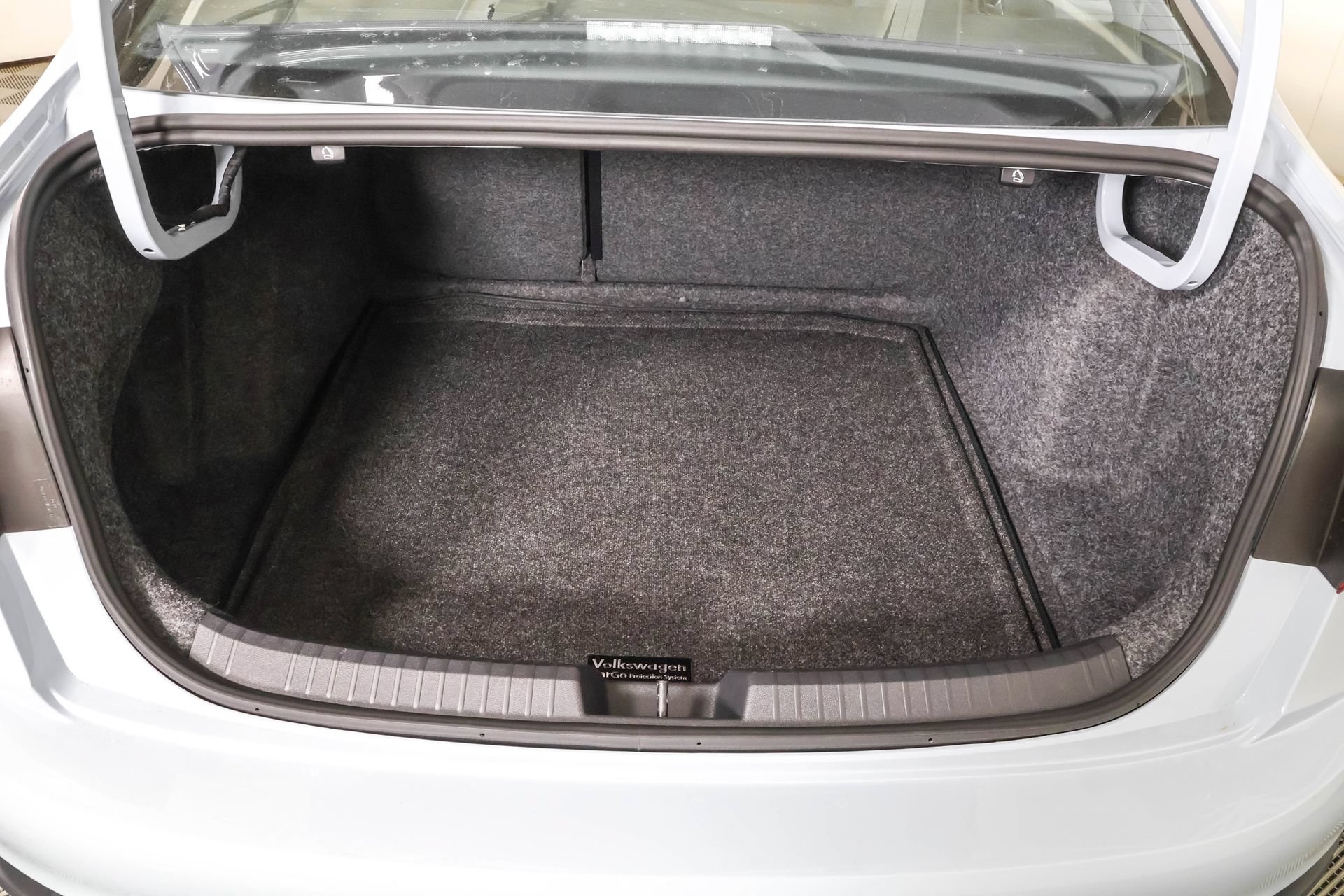 Used 2026 Volkswagen Jetta SE FWD image 37