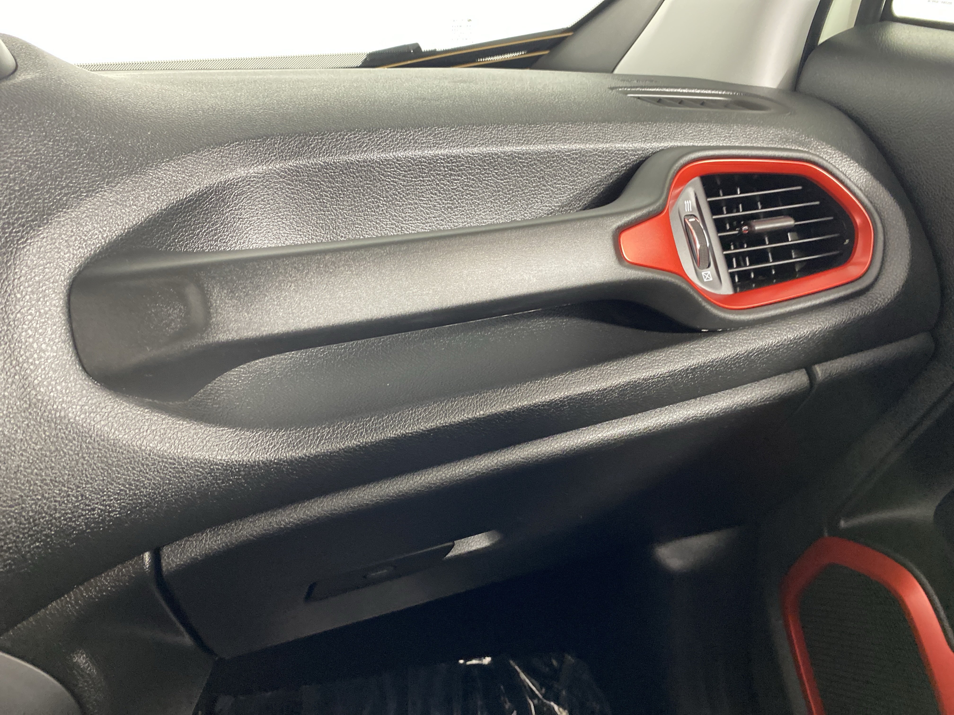 Used 2019 Jeep Renegade Trailhawk w/ UConnect 8.4 Nav Group AWD/4WD image 32