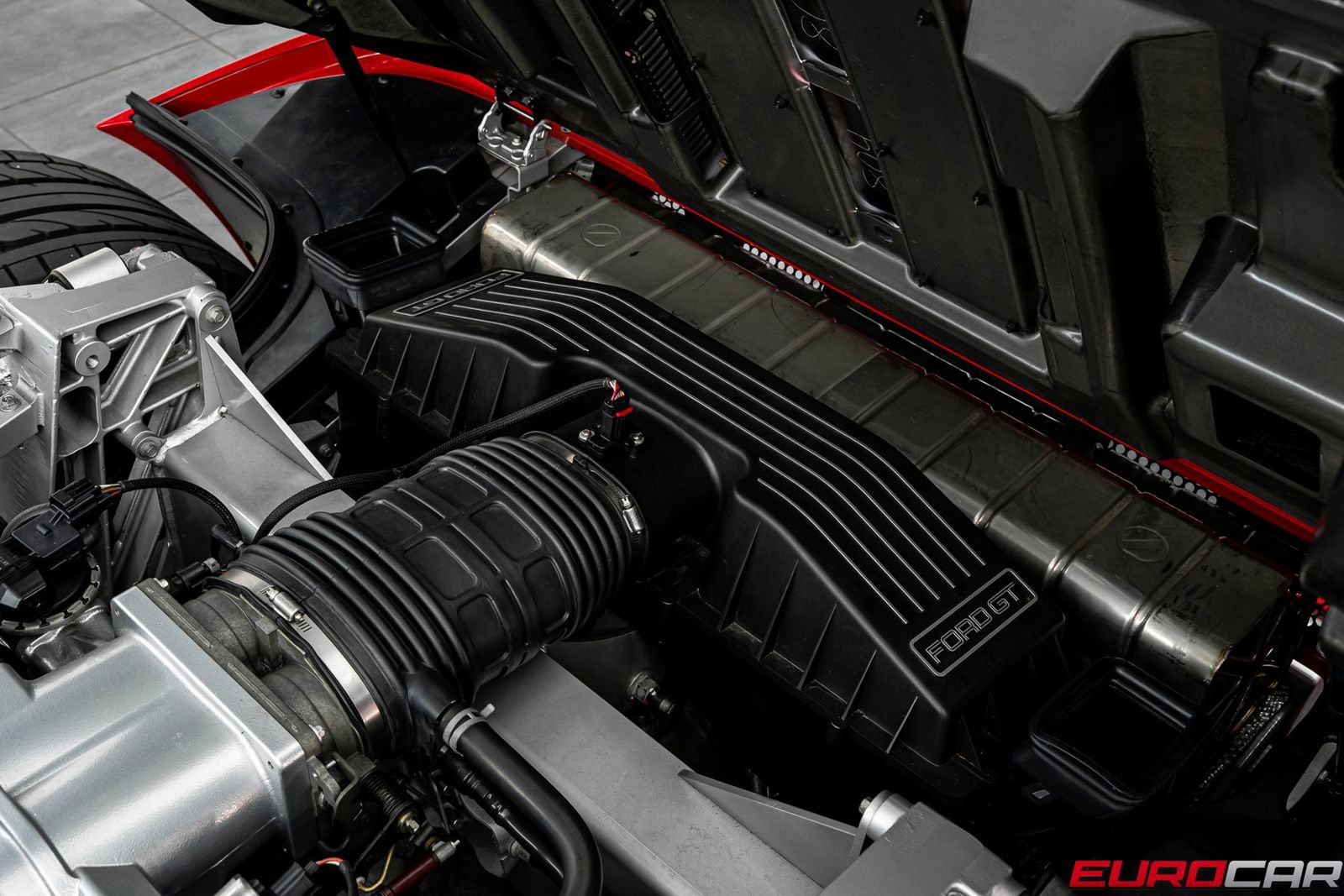 Used 2005 Ford GT RWD image 19
