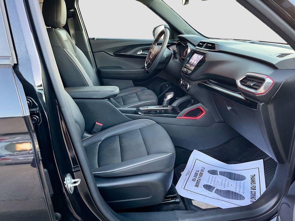 Used 2023 Chevrolet TrailBlazer RS w/ Sun and Liftgate Package image 27