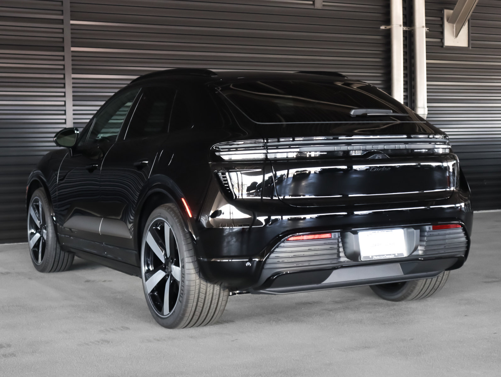 Used 2025 Porsche Macan Turbo Electric image 3