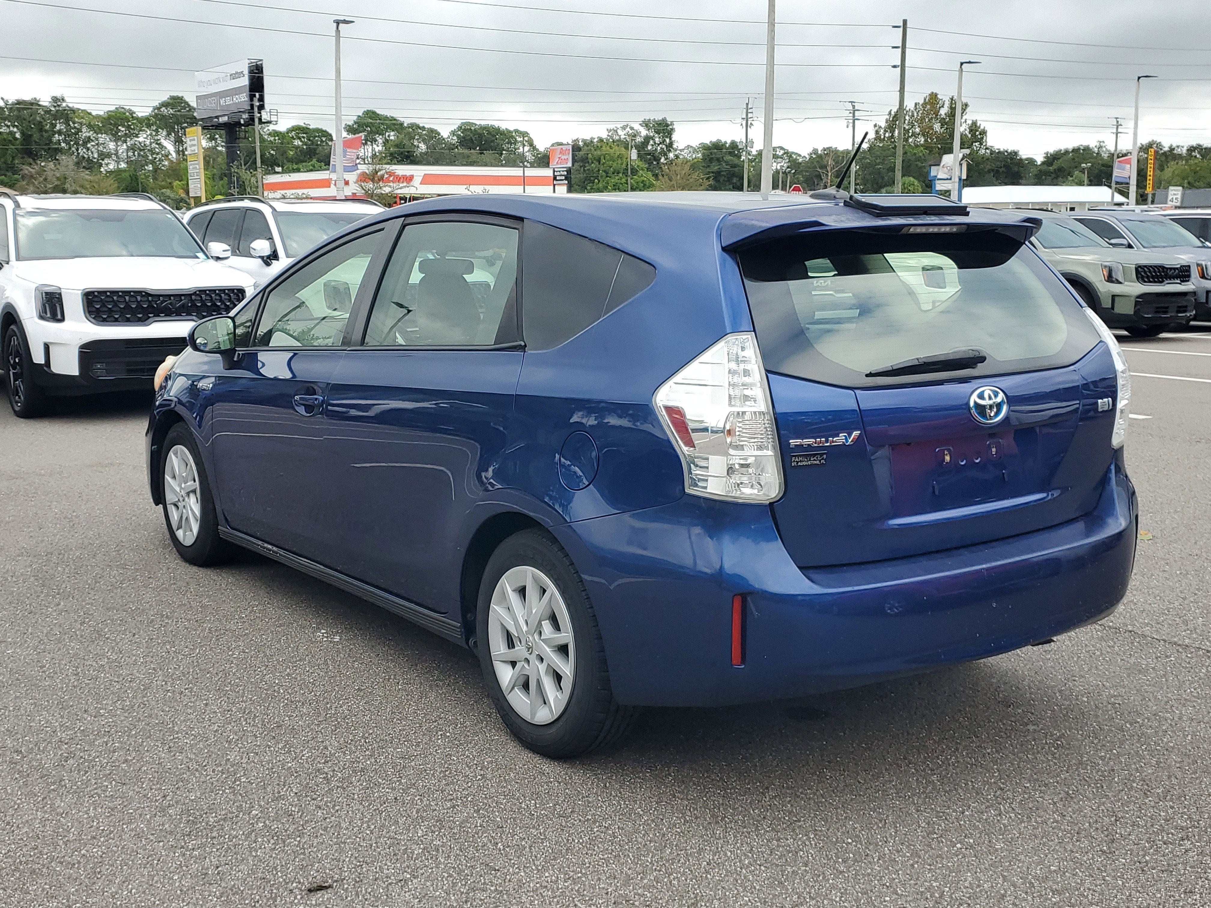 Used 2014 Toyota Prius V Two image 4
