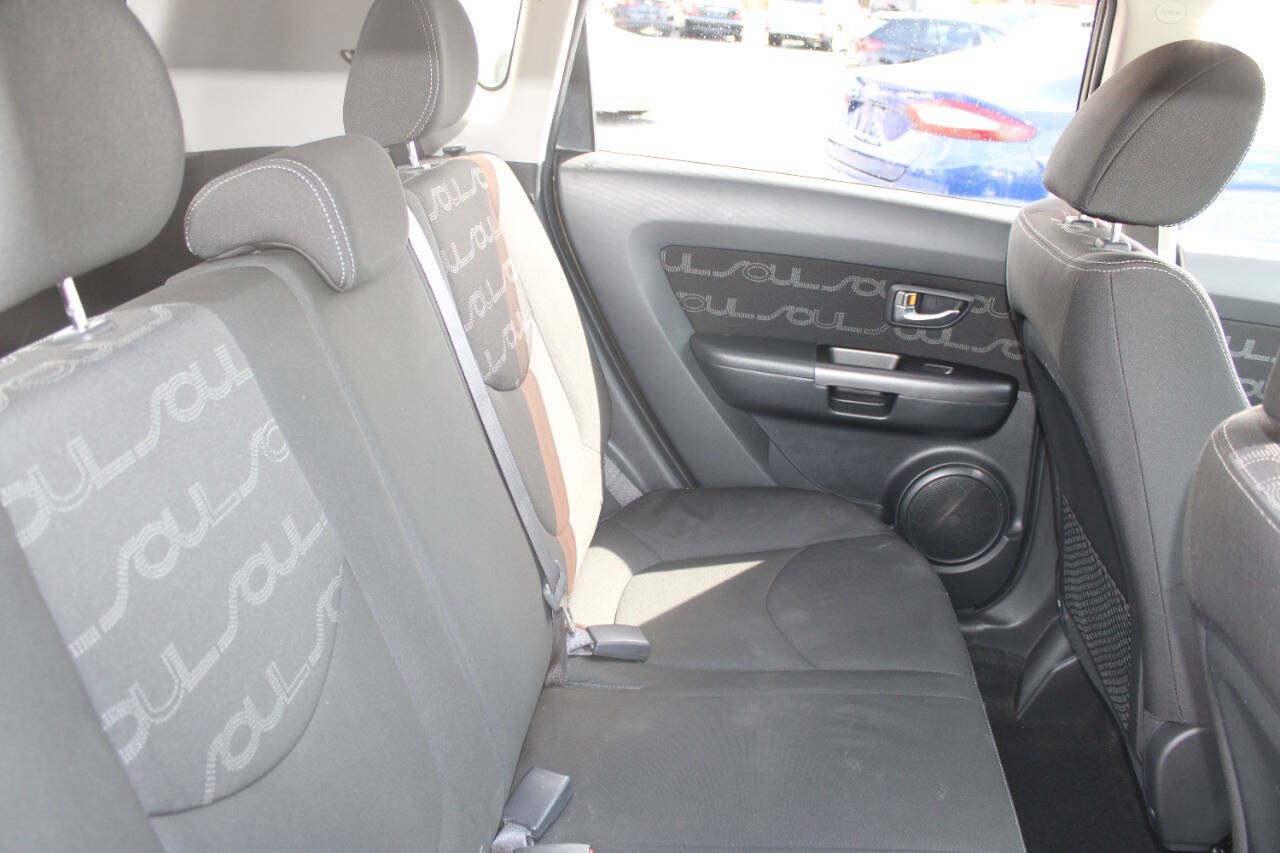Used 2012 Kia Soul + FWD image 17