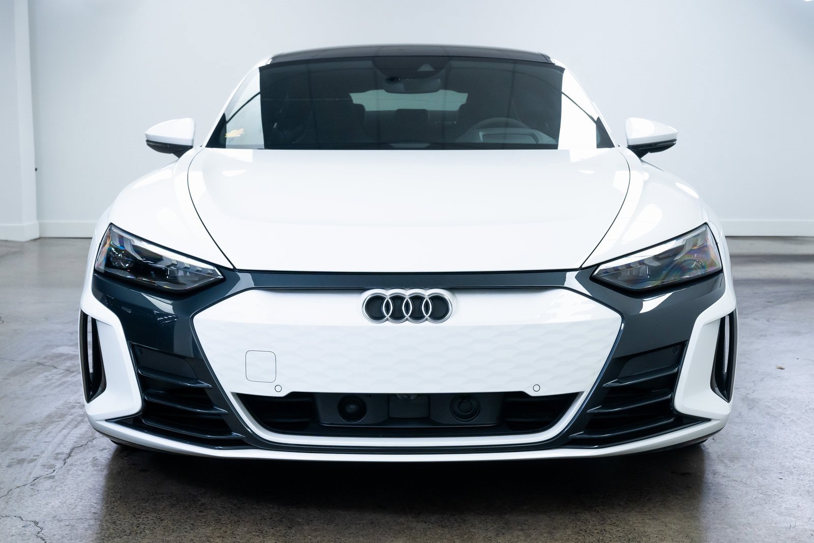 Used 2024 Audi e-tron GT Premium Plus image 2