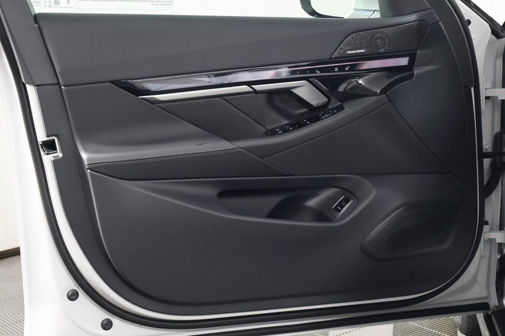 New 2026 BMW i5 eDrive40 w/ Executive Package image 7