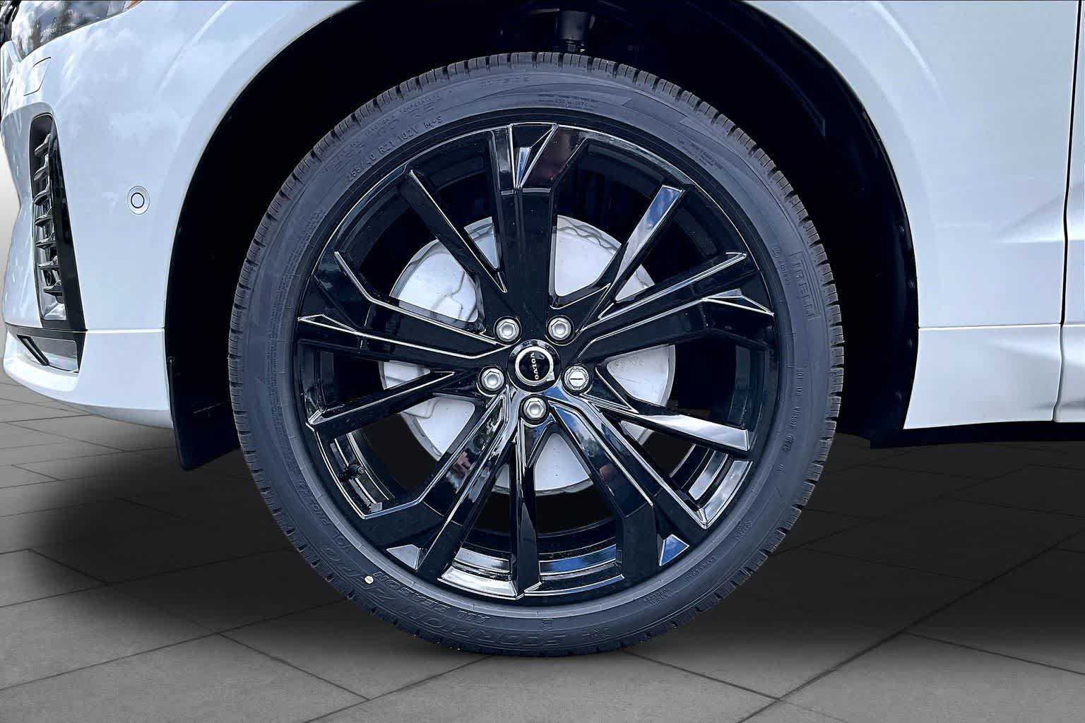 New 2026 Volvo XC60 B5 Ultra w/ Protection Package Premier AWD/4WD image 16