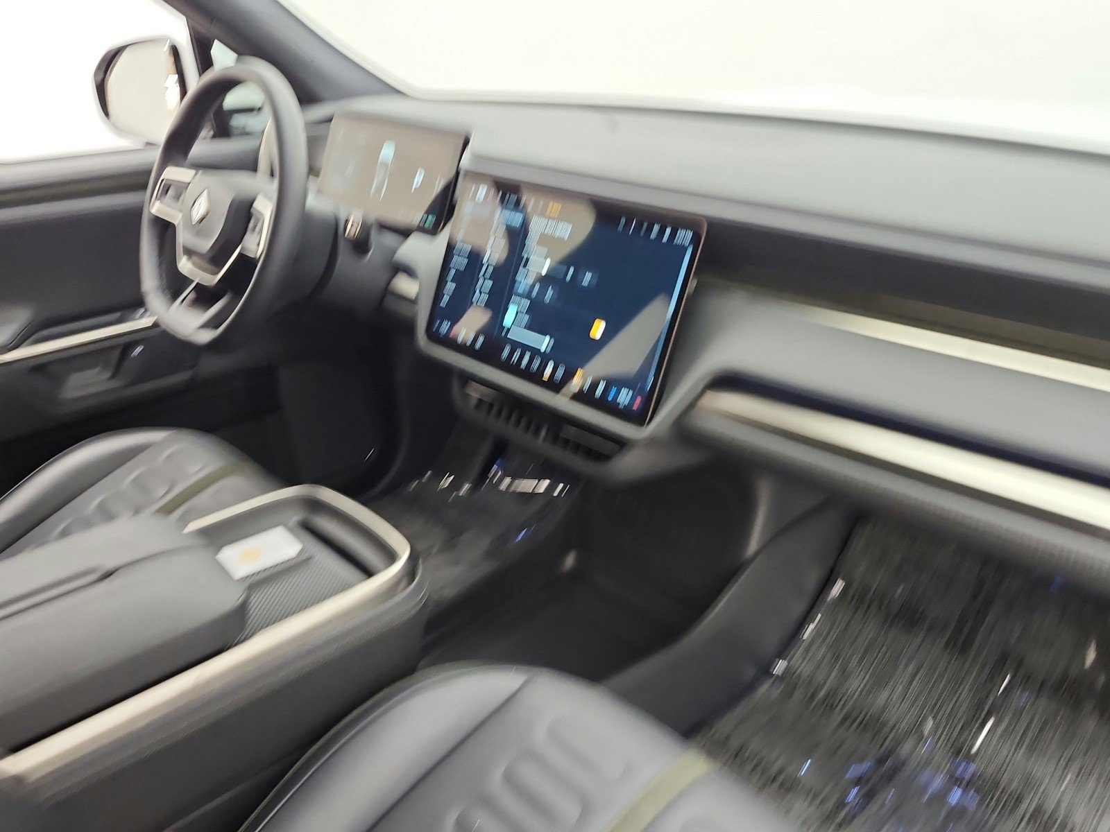 Used 2025 Rivian R1S Adventure AWD/4WD image 21