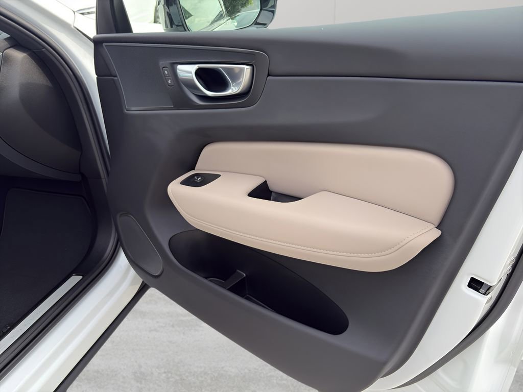 New 2026 Volvo XC60 B5 Plus w/ Protection Package Premier AWD/4WD image 14