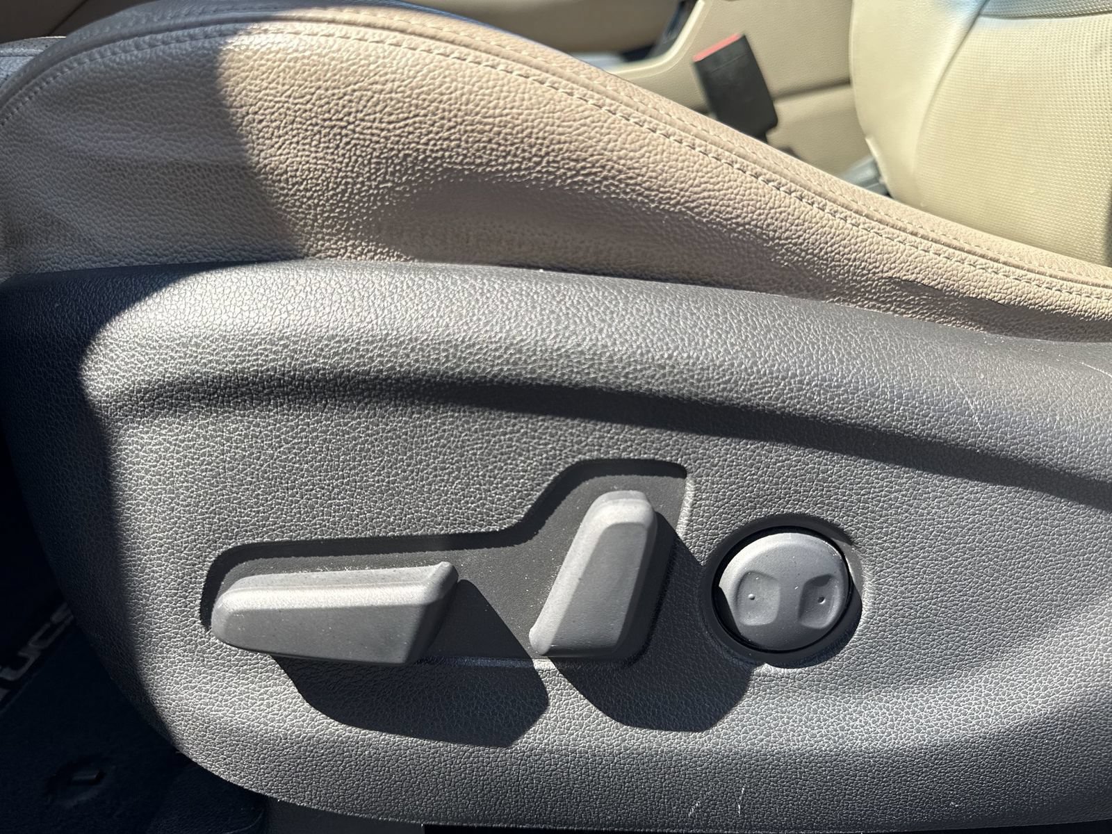 Used 2016 Hyundai Tucson Limited w/ Option Group 03 FWD image 13