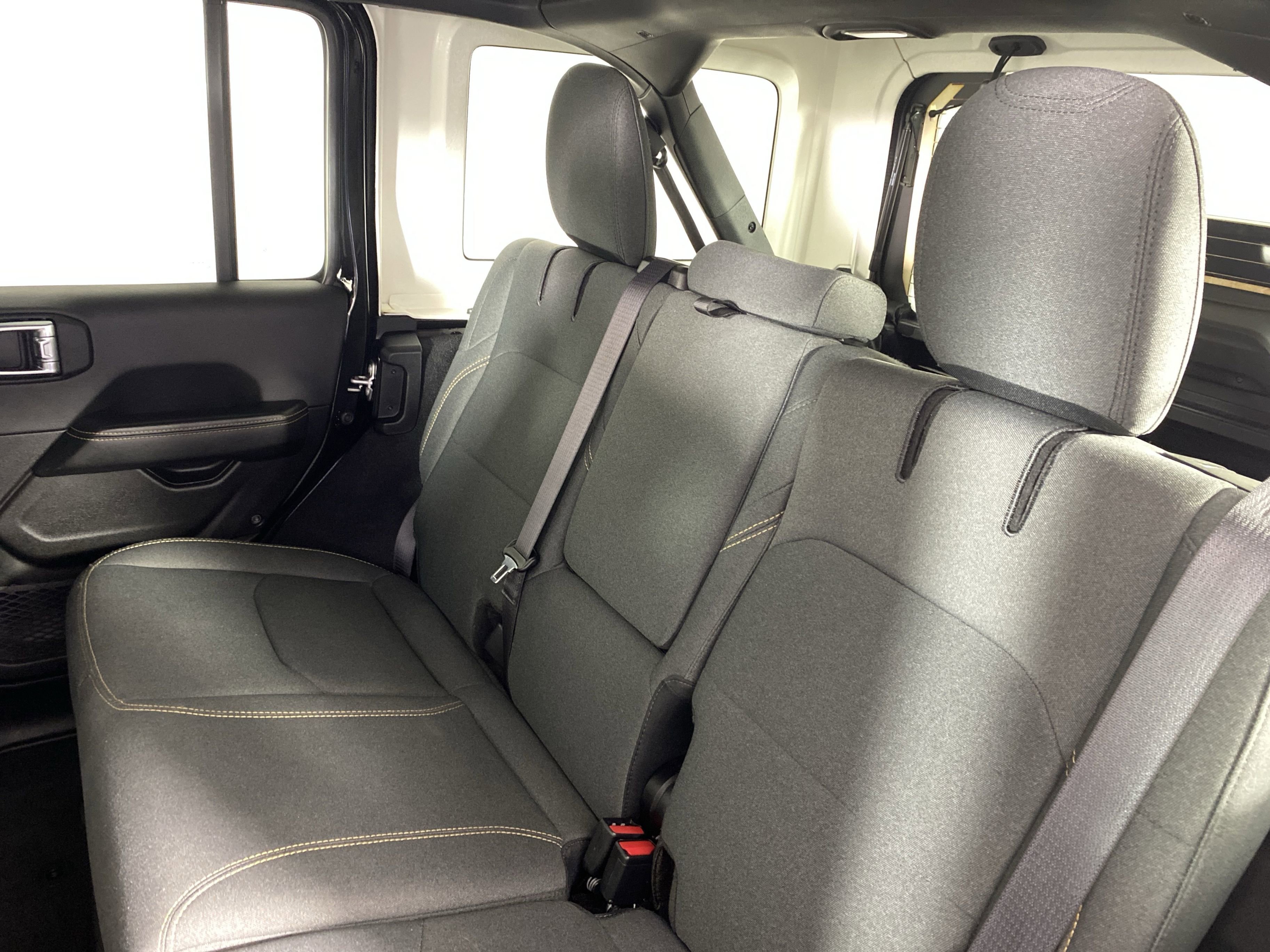 Used 2025 Jeep Wrangler Sahara AWD/4WD image 31