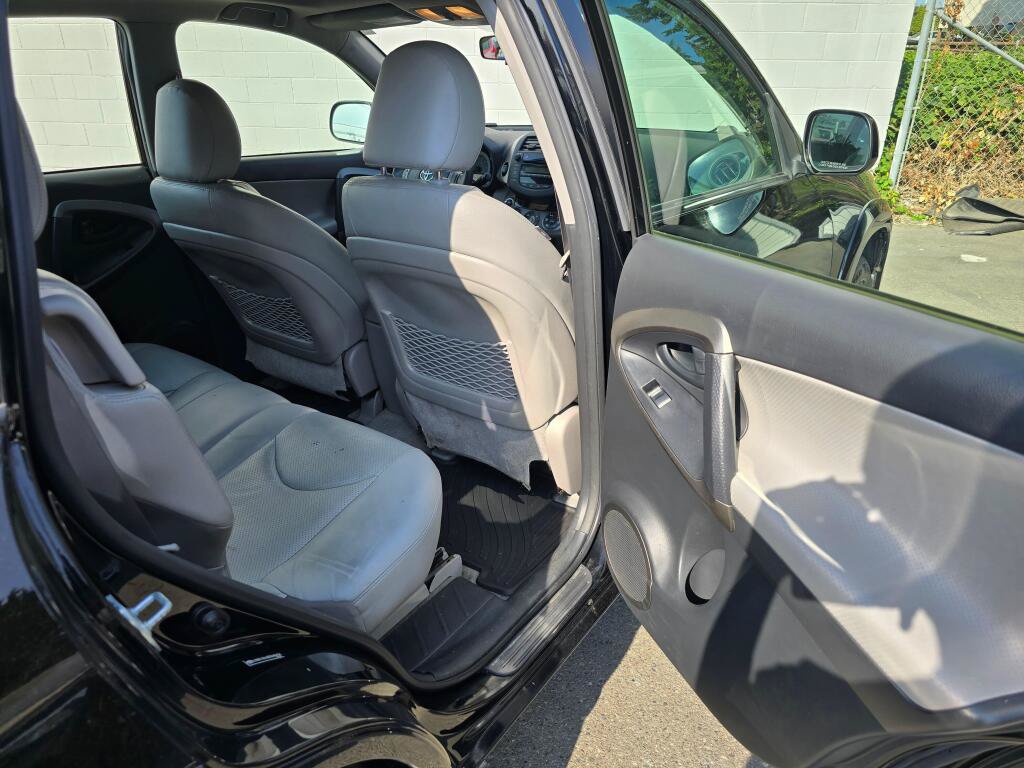 Used 2011 Toyota RAV4 Limited AWD/4WD image 13