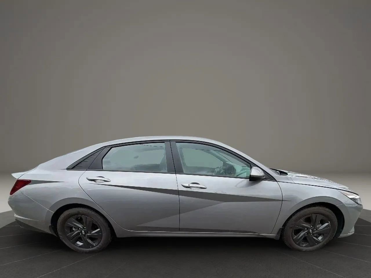 Used 2023 Hyundai Elantra SEL FWD image 4