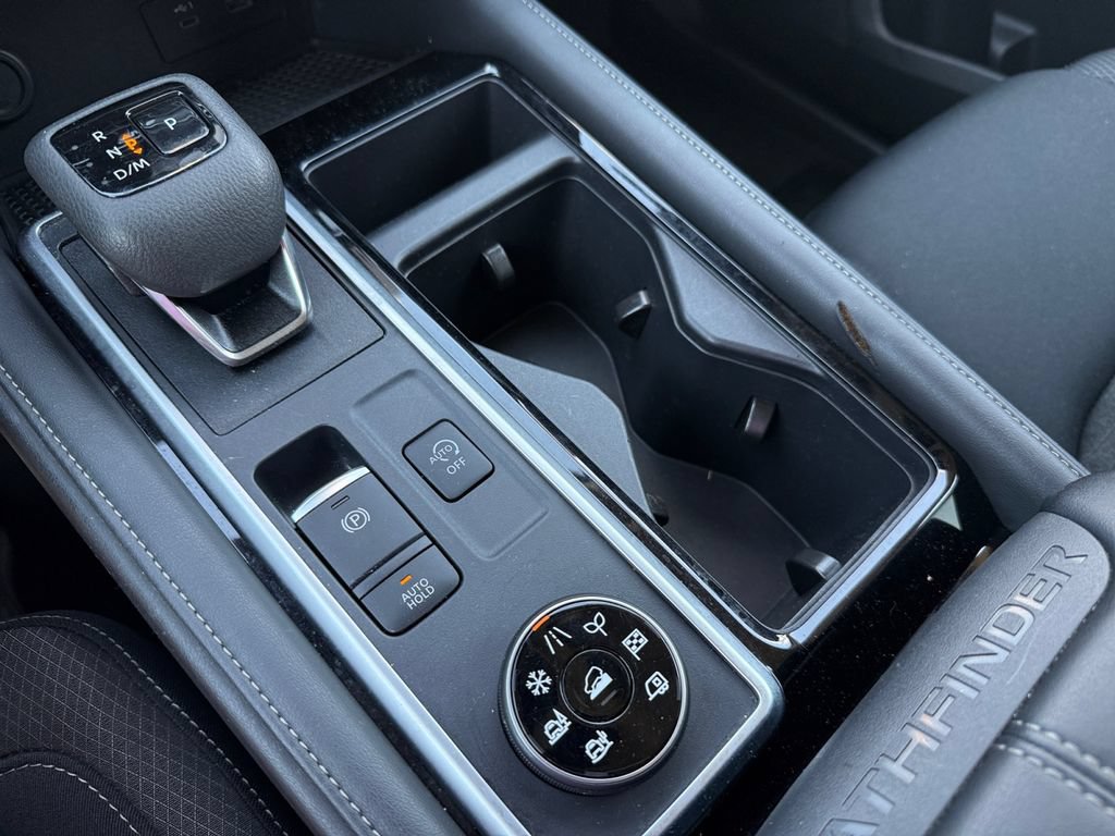 Used 2025 Nissan Pathfinder SV AWD/4WD image 18