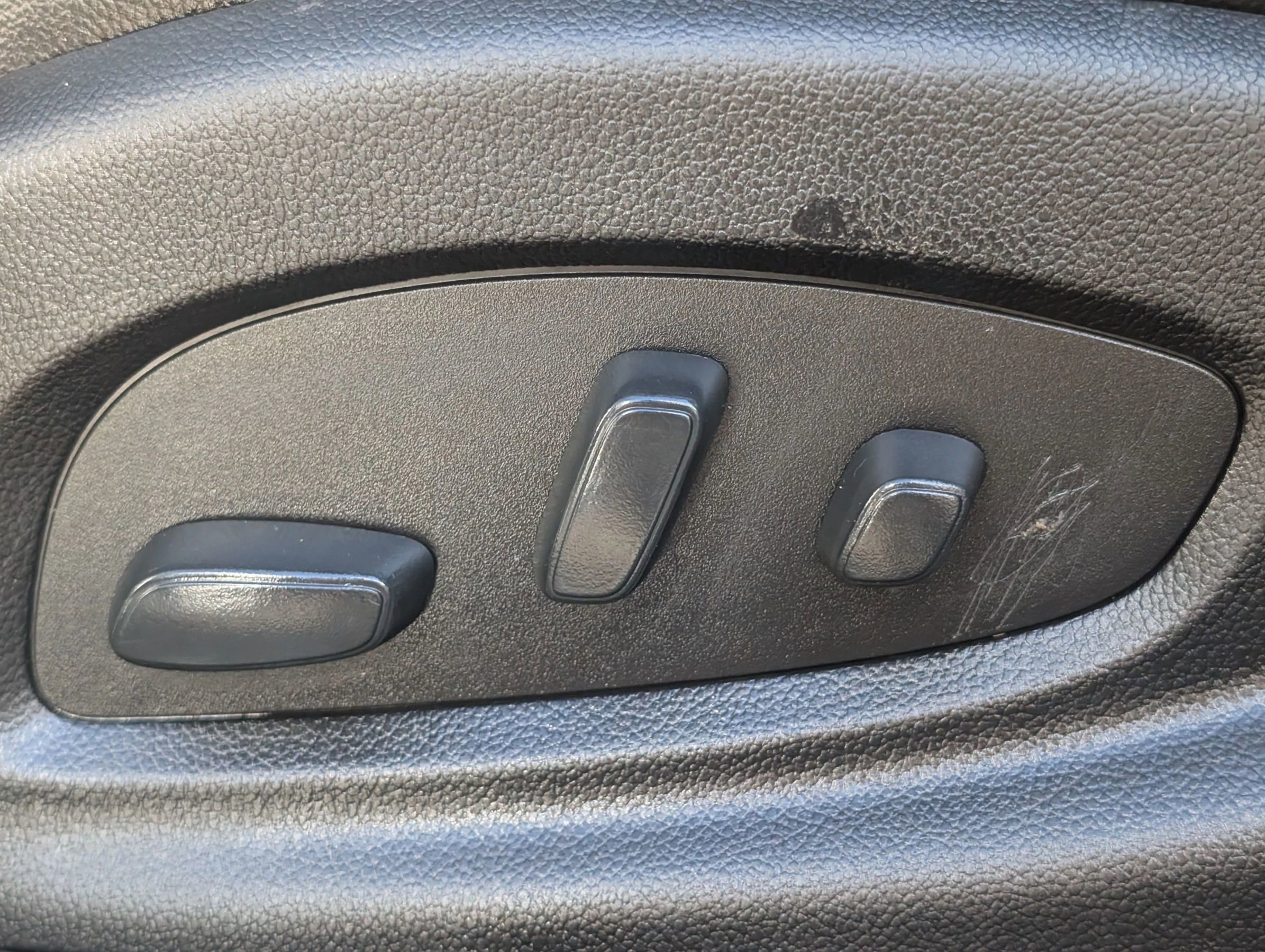 Used 2019 Chevrolet Impala LT FWD image 19