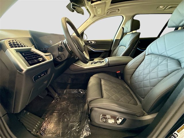 Used 2025 BMW X7 xDrive40i w/ Climate Comfort Package image 17