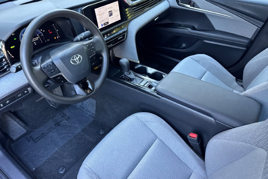 Used 2026 Toyota Camry LE FWD image 9